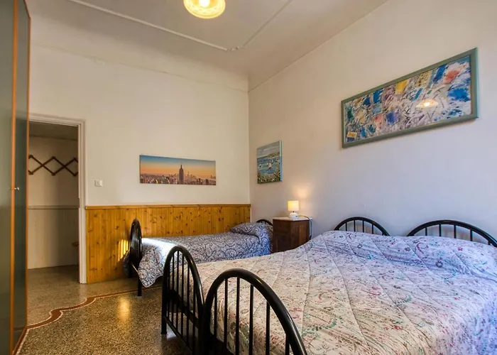 2 Bedroom Gorgeous In דירה *