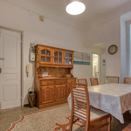 2 Bedroom Gorgeous In Apartment *