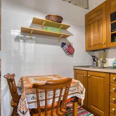 2 Bedroom Gorgeous In Apartment *