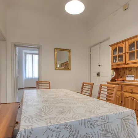 2 Bedroom Gorgeous In Apartment Savona