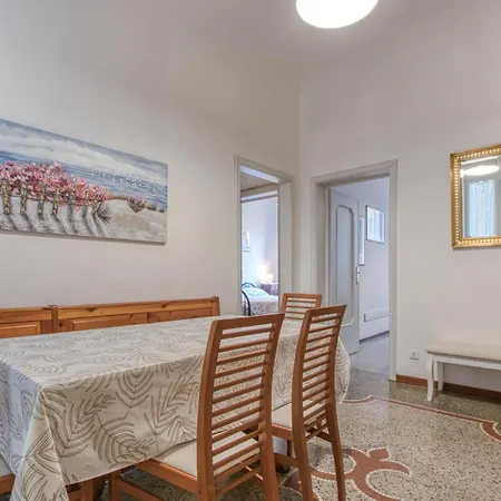 Apartment 2 Bedroom Gorgeous In *