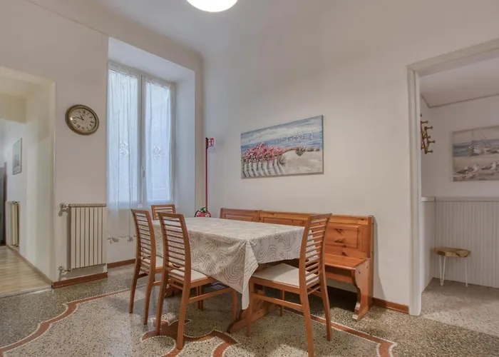Apartment 2 Bedroom Gorgeous In