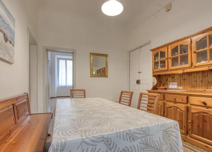 2 Bedroom Gorgeous In Apartment Savona