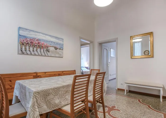 Apartment 2 Bedroom Gorgeous In *
